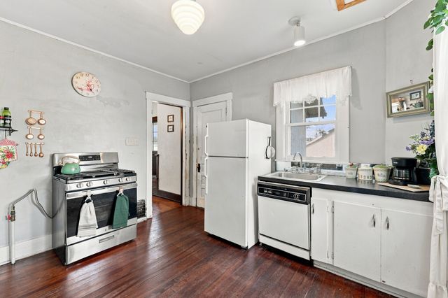 1916 E 13th Street, Des Moines, IA 50316