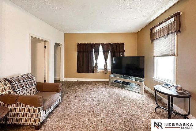 5050 S 38th Street, Omaha, NE 68107