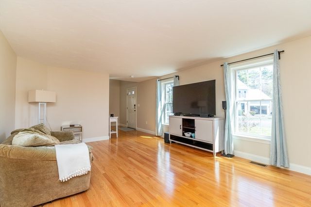 391 Franklin St 1, Hanson, MA 02341