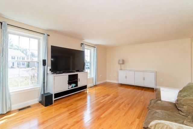 391 Franklin St 1, Hanson, MA 02341