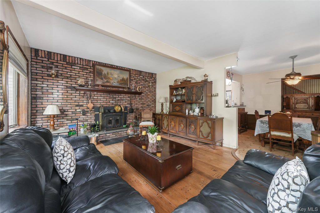 816 Throggs Neck Expressway, Bronx, NY 10465 — photo 3