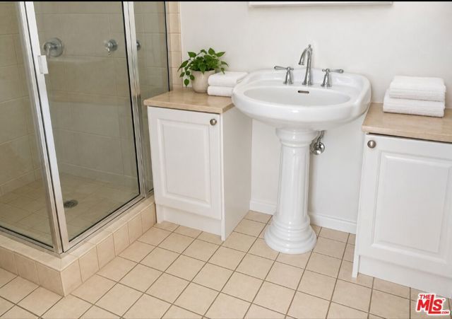 5402 W 57th Street, Los Angeles, CA 90056