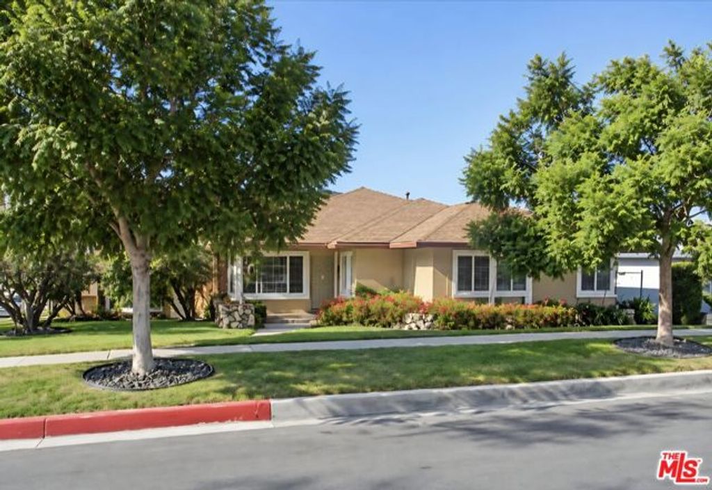 5402 W 57th Street, Los Angeles, CA 90056
