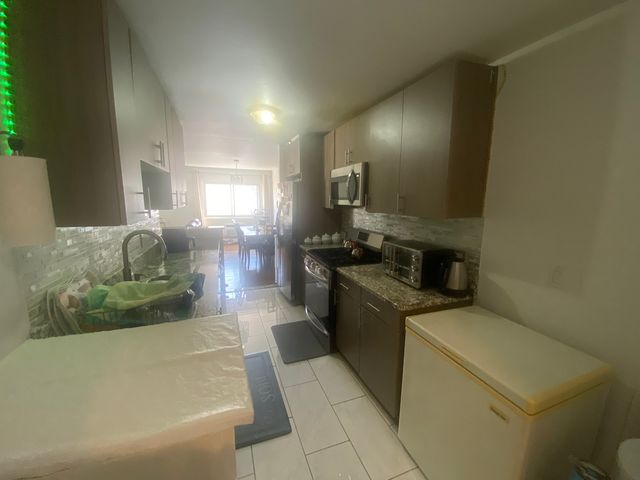 9581 DEE Road 2L, Des Plaines, IL 60016