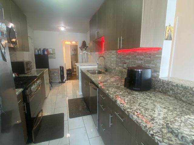 9581 DEE Road 2L, Des Plaines, IL 60016