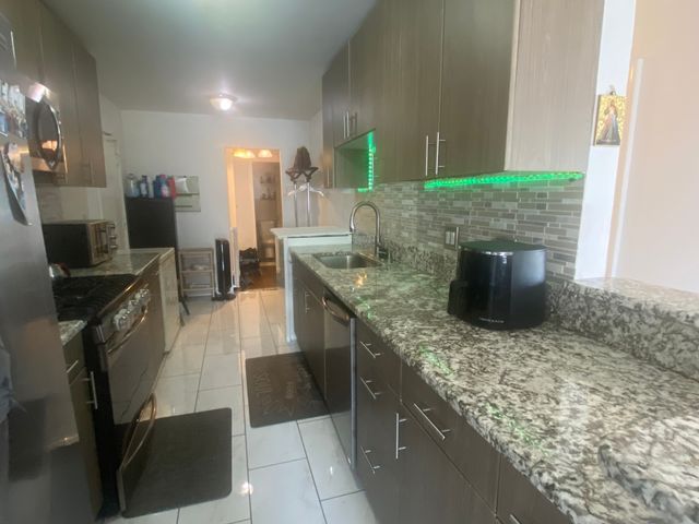 9581 DEE Road 2L, Des Plaines, IL 60016
