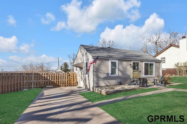 5716 Orchard Avenue, Omaha, NE 68117