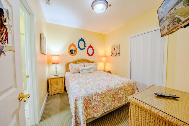 1217 Graves Harbor Trl Apt 122, Huddleston, VA 24104