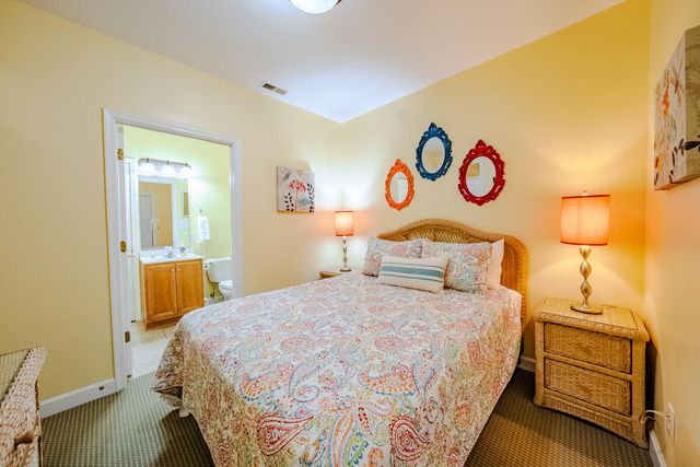 1217 Graves Harbor Trl Apt 122, Huddleston, VA 24104