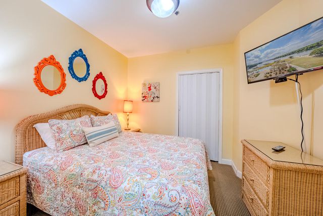 1217 Graves Harbor Trl Apt 122, Huddleston, VA 24104