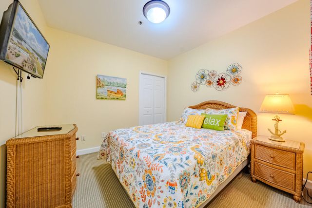 1217 Graves Harbor Trl Apt 122, Huddleston, VA 24104