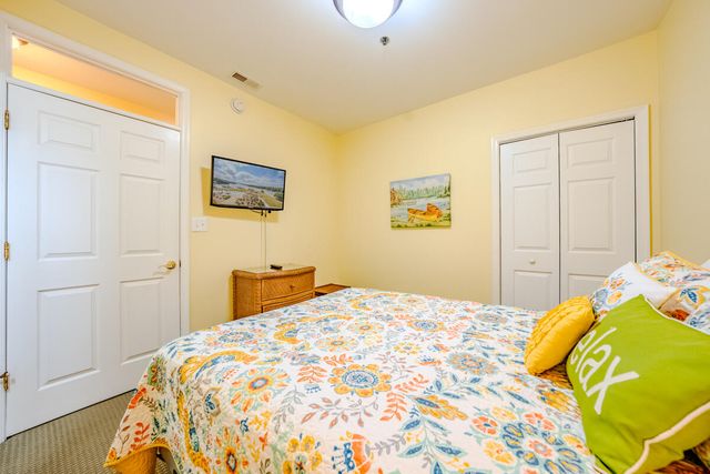 1217 Graves Harbor Trl Apt 122, Huddleston, VA 24104