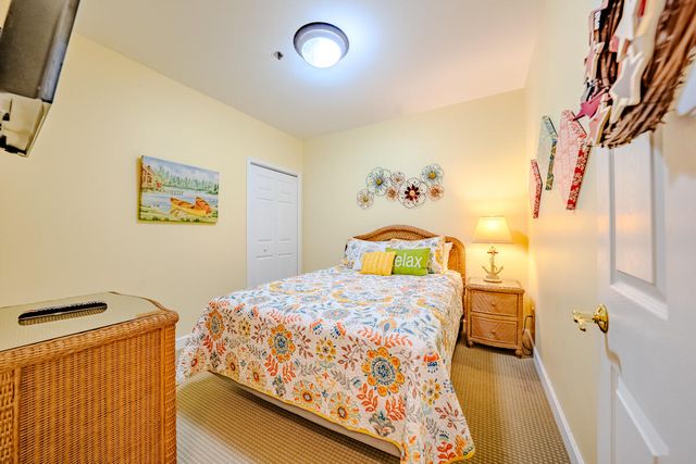 1217 Graves Harbor Trl Apt 122, Huddleston, VA 24104