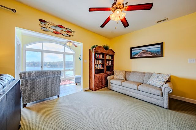 1217 Graves Harbor Trl Apt 122, Huddleston, VA 24104