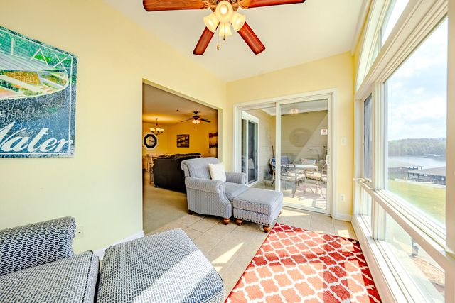 1217 Graves Harbor Trl Apt 122, Huddleston, VA 24104