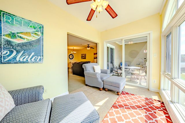 1217 Graves Harbor Trl Apt 122, Huddleston, VA 24104