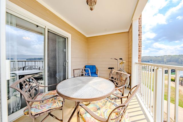 1217 Graves Harbor Trl Apt 122, Huddleston, VA 24104