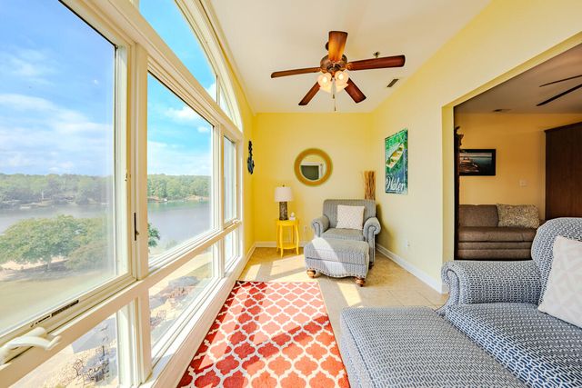 1217 Graves Harbor Trl Apt 122, Huddleston, VA 24104