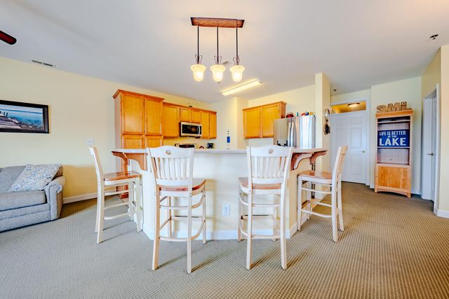 1217 Graves Harbor Trl Apt 122, Huddleston, VA 24104