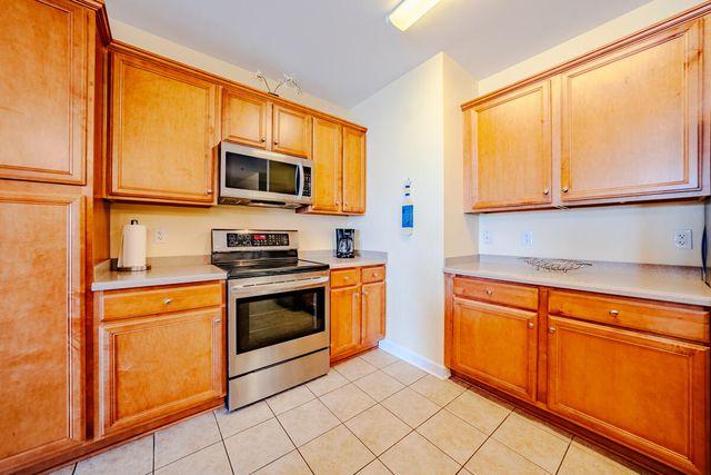 1217 Graves Harbor Trl Apt 122, Huddleston, VA 24104