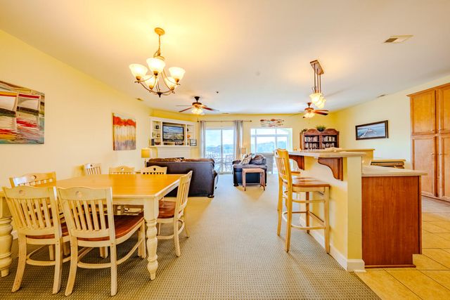 1217 Graves Harbor Trl Apt 122, Huddleston, VA 24104