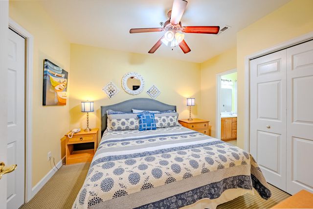 1217 Graves Harbor Trl Apt 122, Huddleston, VA 24104