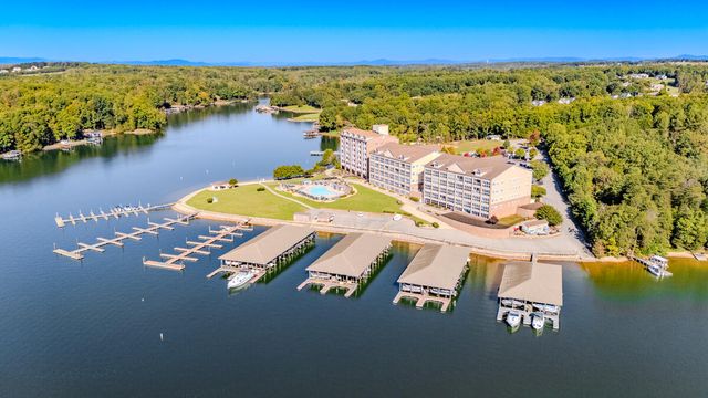 1217 Graves Harbor Trl Apt 122, Huddleston, VA 24104