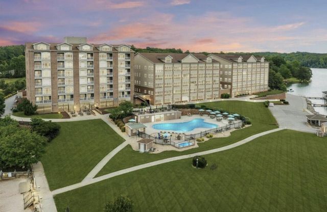1217 Graves Harbor Trl Apt 122, Huddleston, VA 24104