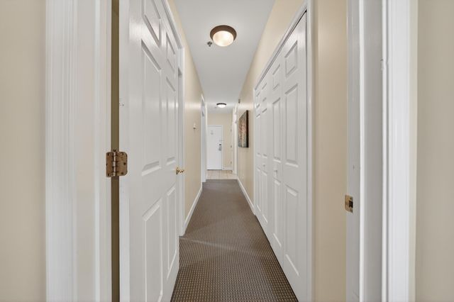 1217 Graves Harbor Trl Apt 122, Huddleston, VA 24104