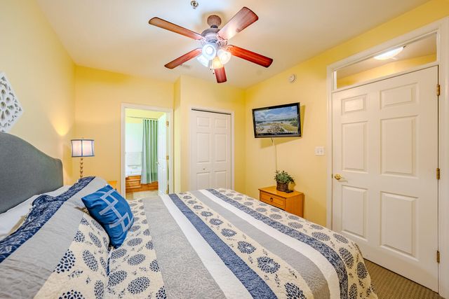 1217 Graves Harbor Trl Apt 122, Huddleston, VA 24104