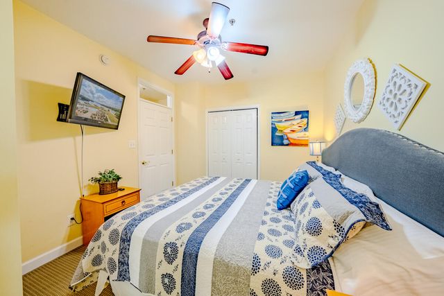 1217 Graves Harbor Trl Apt 122, Huddleston, VA 24104