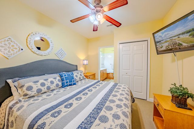 1217 Graves Harbor Trl Apt 122, Huddleston, VA 24104