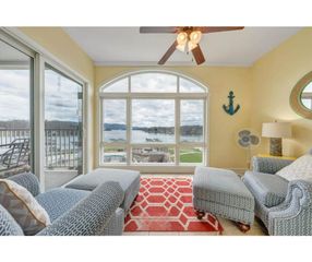 1217 Graves Harbor Trl Apt 122, Huddleston, VA 24104
