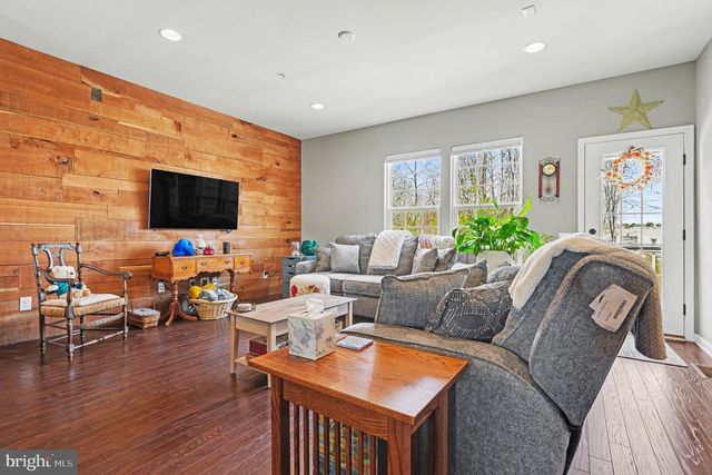 1728 BEACON LN, Warrington, PA 18976