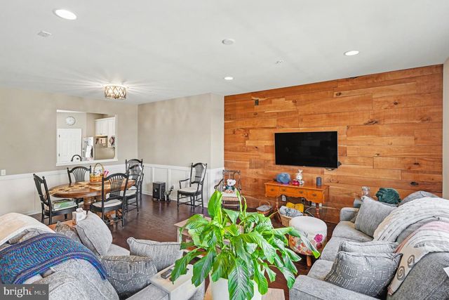 1728 BEACON LN, Warrington, PA 18976