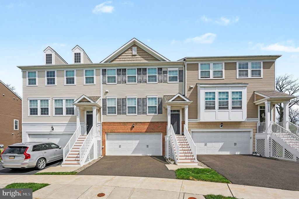 1728 BEACON LN, Warrington, PA 18976