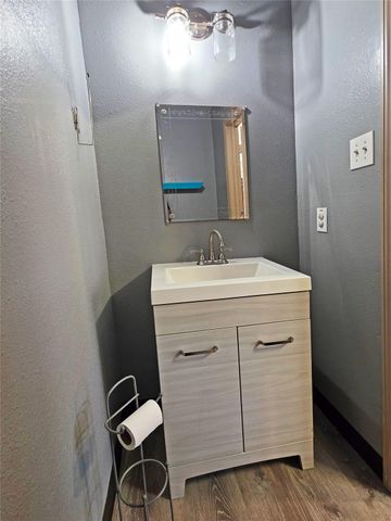 6623 Gulf Freeway, Houston, TX 77087