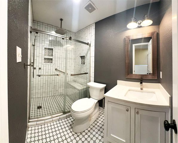 6623 Gulf Freeway, Houston, TX 77087