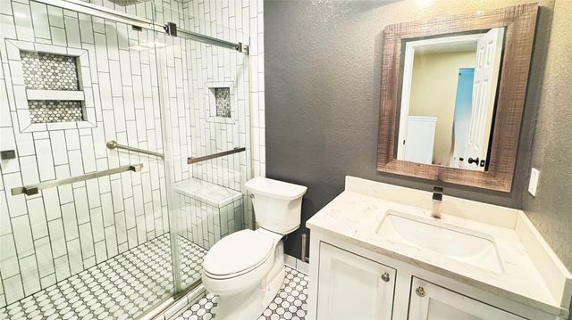 6623 Gulf Freeway, Houston, TX 77087