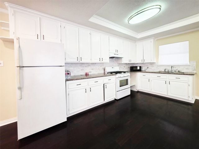 6623 Gulf Freeway, Houston, TX 77087