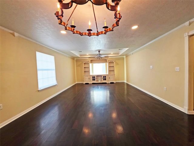 6623 Gulf Freeway, Houston, TX 77087