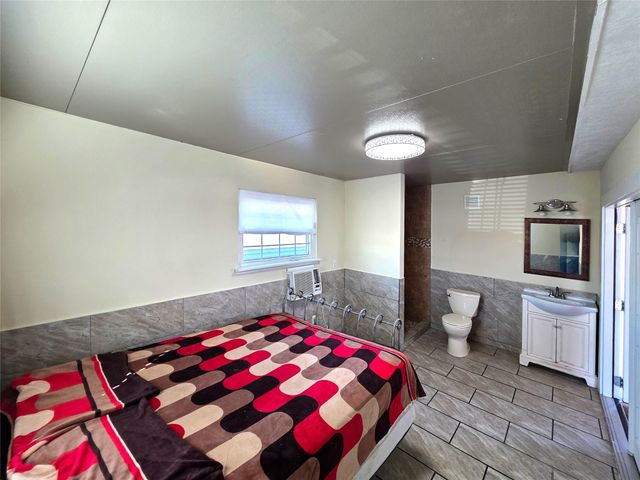 6623 Gulf Freeway, Houston, TX 77087