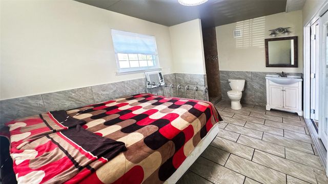 6623 Gulf Freeway, Houston, TX 77087