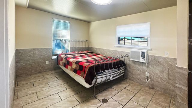 6623 Gulf Freeway, Houston, TX 77087