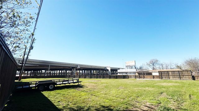 6623 Gulf Freeway, Houston, TX 77087