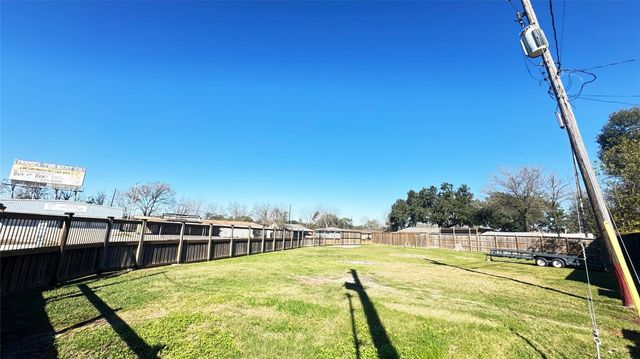 6623 Gulf Freeway, Houston, TX 77087