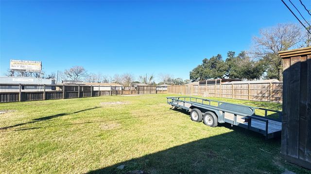 6623 Gulf Freeway, Houston, TX 77087