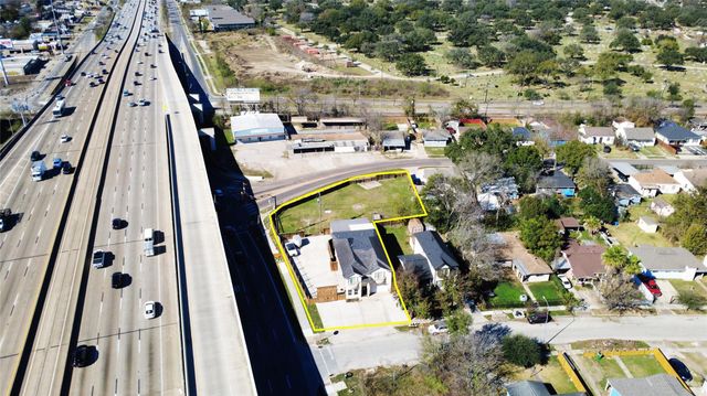 6623 Gulf Freeway, Houston, TX 77087