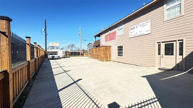 6623 Gulf Freeway, Houston, TX 77087