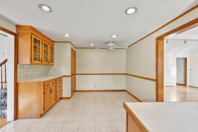 72 Cambridge Road 2, Woburn, MA 01801